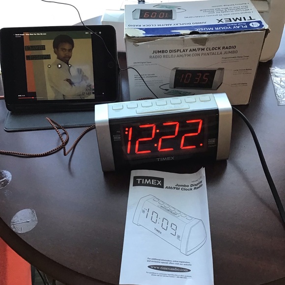 Timex Jumbo Display AM/FM Clock Radio Model T235 - Picture 4 of 8